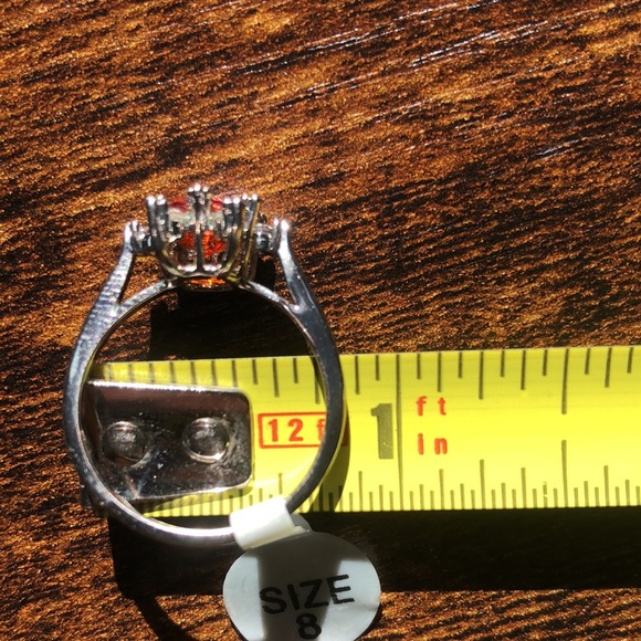 BOGO Costume jewelry ring, size 8 - Picture 4 of 4